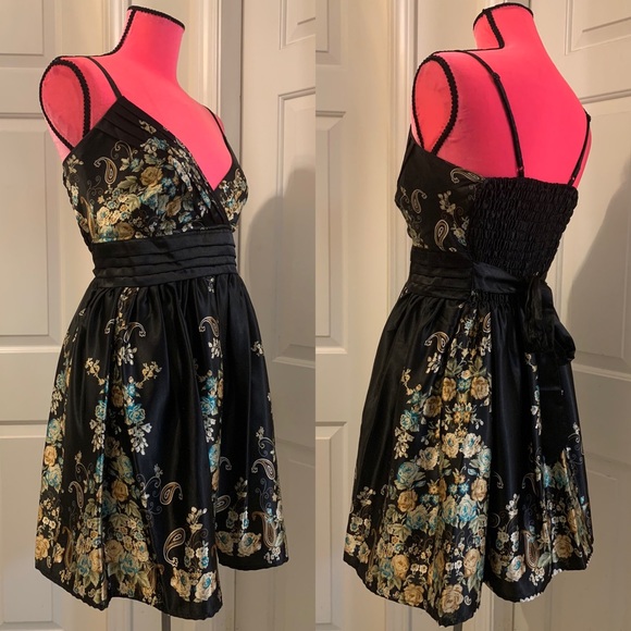 Kitty floral dress - Picture 2 of 16